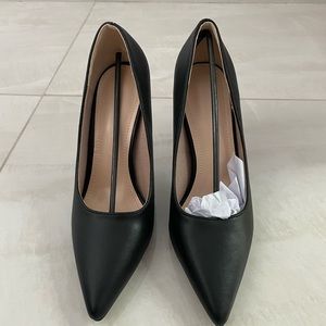 Black Pointed Toe Heels 6.5 US